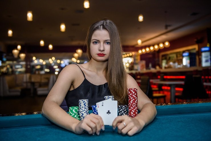 Lightning Baccarat dealer langsung di remi slot dengan kartu dan tata letak meja